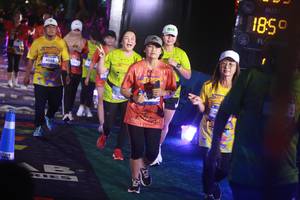 BIB: 4005, 185
                            <button type="button" onclick="openModal(26275153)" class="btn btn-primary btn-sm float-right btn-popup" data-toggle="modal" data-target=".modal-high-quality">
                        <i class="fas fa-shopping-cart"></i> Add to Cart
                    </button>
                                            <button type="button" onclick="isThisMe(26275153, true)" class="btn btn-success btn-sm float-right btn-popup btn-isme hidden" data-toggle="tooltip" data-placement="bottom" title="นี่คือรูปของคุณใช่ไหม คลิกที่นี่เพื่อเอาเข้าอัลบั้ม">
                        <i class="fas fa-plus"></i> Add to album
                    </button>
                    <button type="button" onclick="isThisMe(26275153, false)" class="btn btn-warning btn-sm float-right btn-popup btn-isnotme hidden">
                        <i class="fas fa-ban"></i> Remove from album
                    </button>